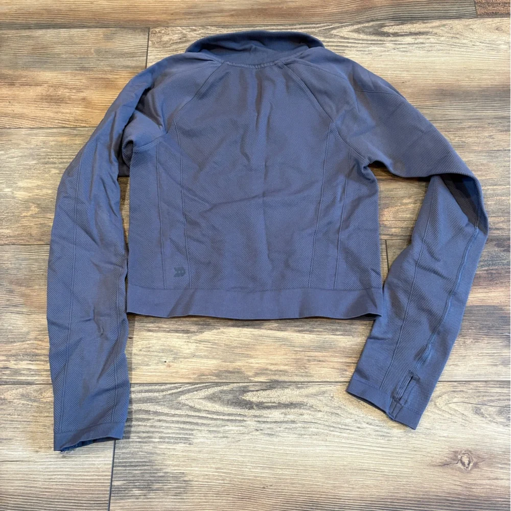 All in Motion Crop Ribbed Quarter-Zip Pullover in Gray size Small - Picture 2 of 3